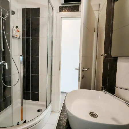 & Comfy Old Town Giara 2