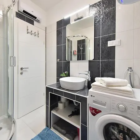 & Comfy Old Town Giara 2 Apartman *