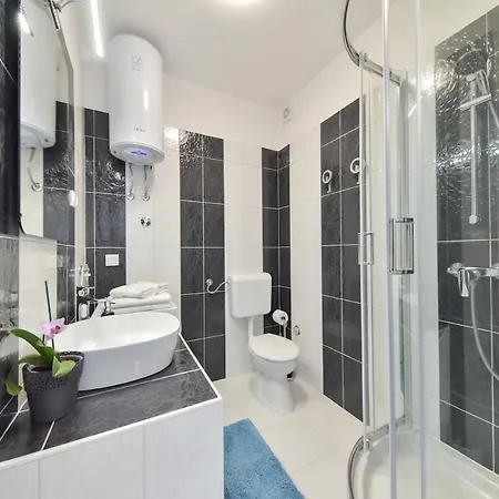 & Comfy Old Town Giara 2