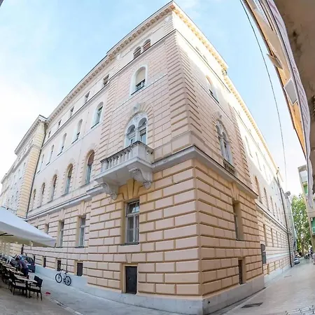 公寓 & Comfy Old Town Giara 2 扎达尔